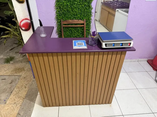Vendo mix de açaí balcão balança freezer tudo junto semi novo