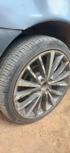 Troco esses aros 17 com 3 pneus bons troco em aros 14 que seja rodao não pego roda de fero