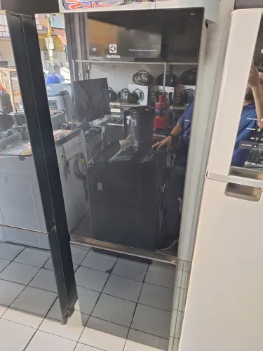 Geladeira Electrolux 322L Preta de vidro