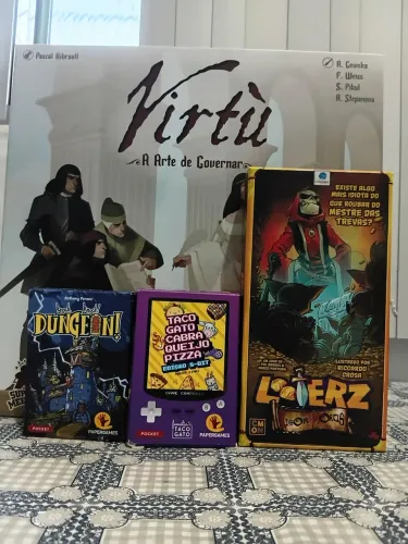 Vendo jogos de tabuleiro 