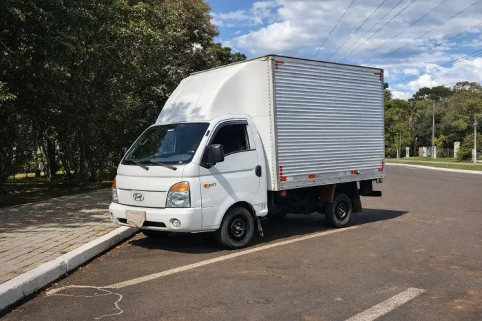 Hyundai HR 2010 VUC 2.5 Baú - Agregado, Pronto para Trabalhar, Pneus Novos
