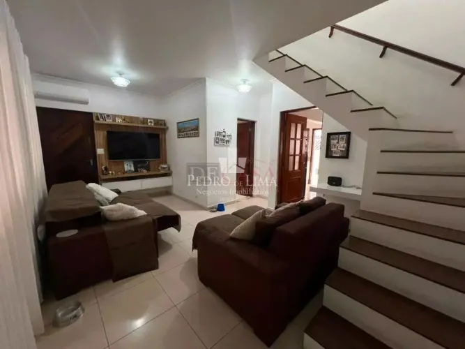 Sobrado na Penha com 110m², 3 Dormitórios, 1 Suíte, Churrasqueira e 2 Vagas