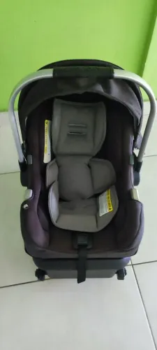 Vendo Bebê Conforto Nuna com Base e Isofix.