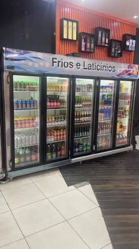 Duas expositoras com 5 portas cada .