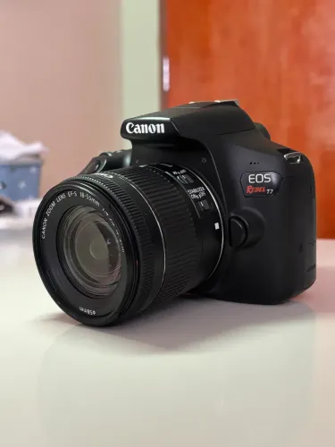 Câmera Cânon Rebel T7