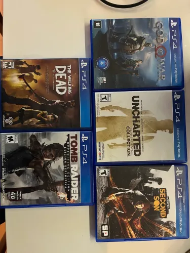 PlayStation 4 + 2 controles + 5 jogos