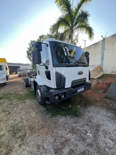 Ford cargo apenas 37 mil km / automático/ 1723 / tord shift Oportunidade única 
