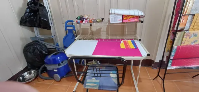 Mesa de estudo com cadeira/ usado