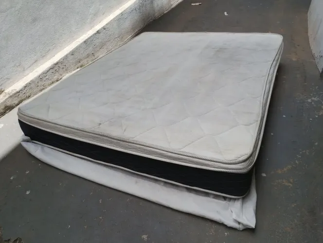 Colchão Queen molas ensacadas Umaflex