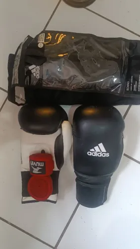 Luva de boxe e Muay Thai Adidas Power100