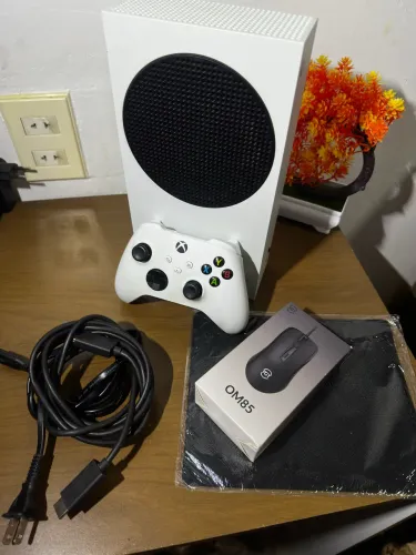 Xbox Series S 512GB + Controle Original + Cabos + Brindes