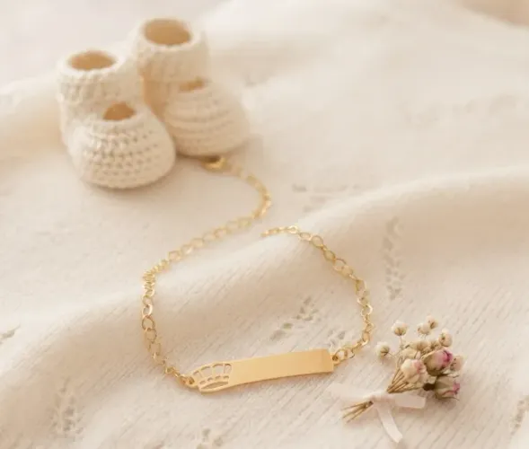 Pulseira Infantil Bebê Placa Gravação de Nome com Coroa Folheada Ouro 18k