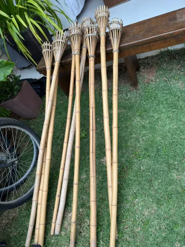 Toucheiros altos em ótimo estado