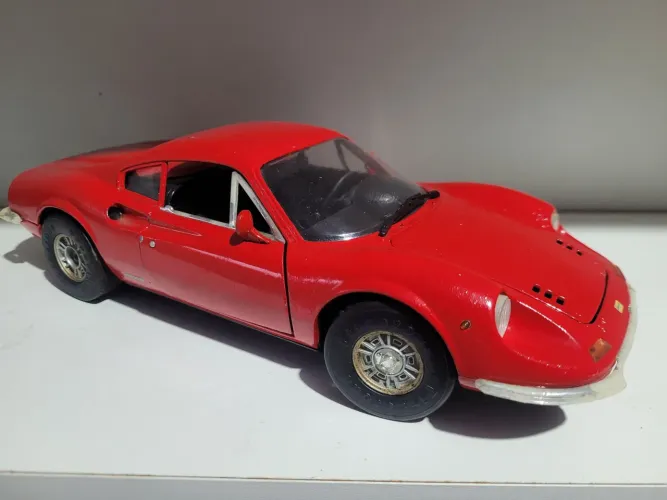 Miniatura Ferrari Dino 1/18