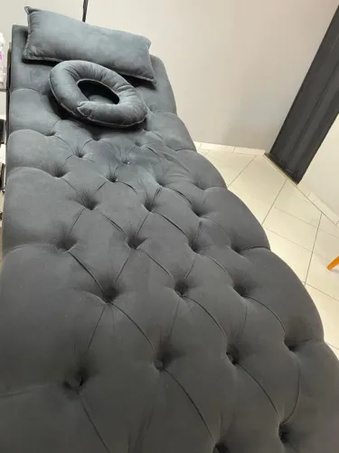 Maca para design de sobrancelhas + escada + almofadas 