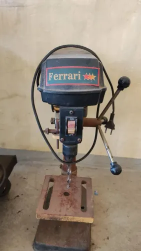 Furadeira de bancada Ferrari