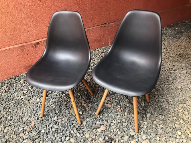 Cadeiras. Charles Eames. 2 cadeiras