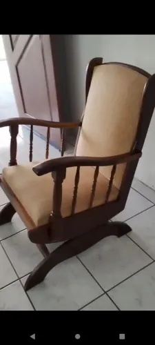 Cadeira de balanço antiga