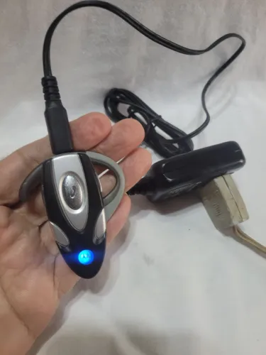 Fone De Ouvido Antigo Motorola E Carregador