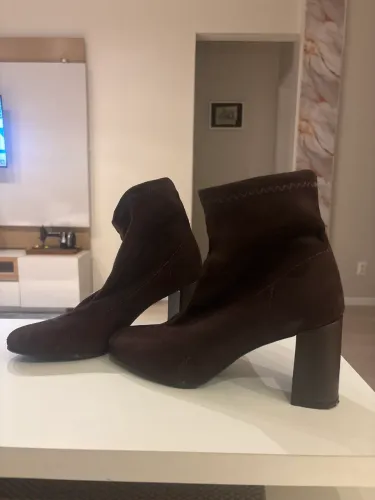 Bota Chá de Mel cor café 