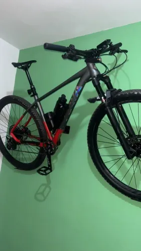 Bike MTB Rava Nazka Boost Deore 12v - Tubeless - Canote Retrátil