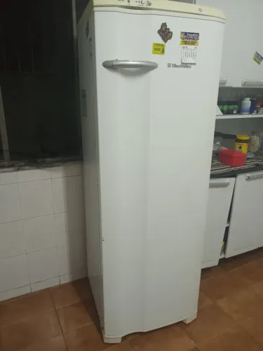 Geladeira Eletrolux (com defeito)