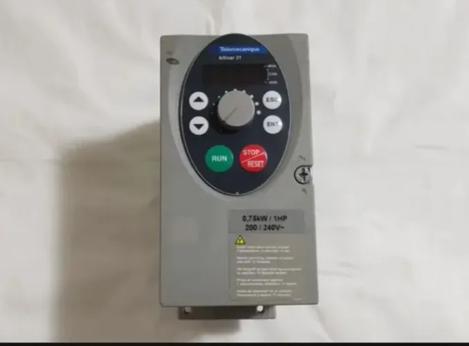 Inversor telemecanique ATV31h075m3xa_220V