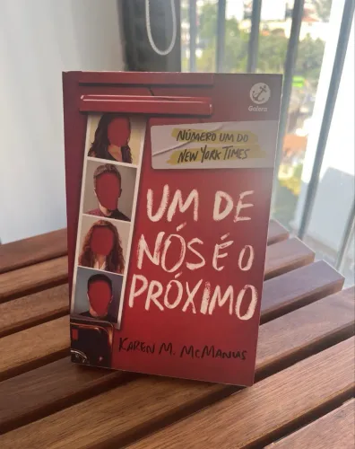 Livro - Um de Nós é o Próximo