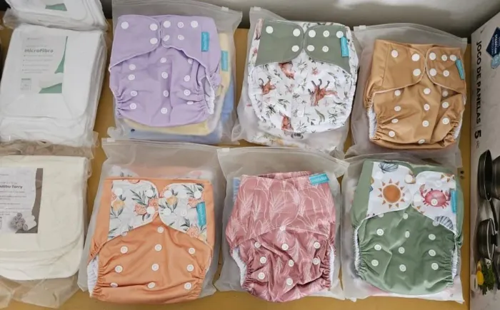 Kit 24 Fraldas Ecológicas Reutilizáveis NUNCA USADAS c/ 50 Absorventes Marca Happy Flute