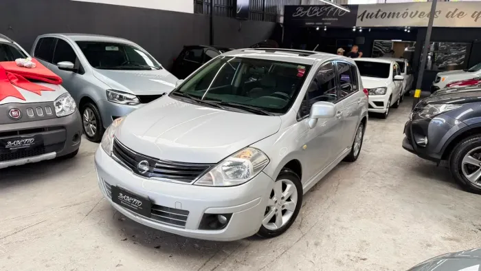 Nissan Tiida SL 1.8/1.8 Flex 16V Aut. 2012