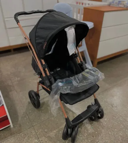 Carrinho de bebê berço novo cobre 