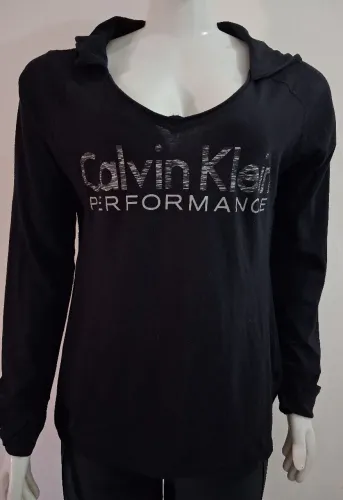 Blusa Calvin Klein Performance + bermuda Domyos Decathlon tam M