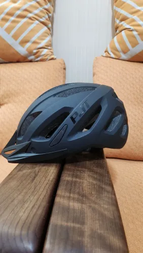Capacete ciclismo (semi novo, sem avarias)