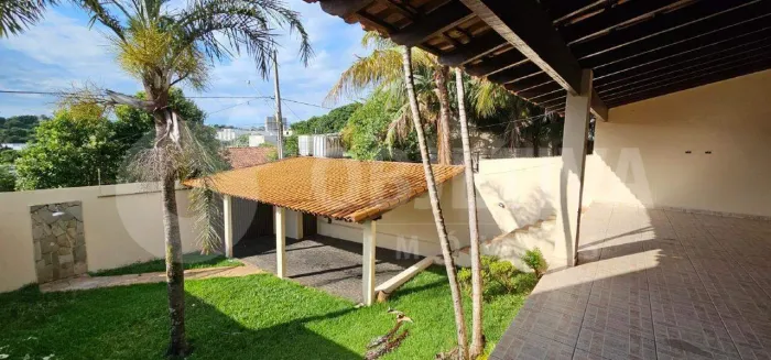 Casa para aluguel, 3 quartos, 1 suíte, 2 vagas, JARDIM PATRICIA - UBERLANDIA/MG