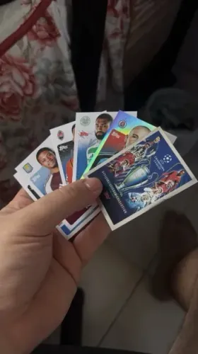 Figurinhas Topps Champions 24/25 - 20 Pacotinhos (120 figurinhas)