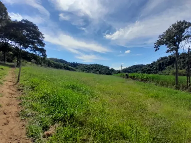 Vende-se Lote Rural - 2.7 Hectares.