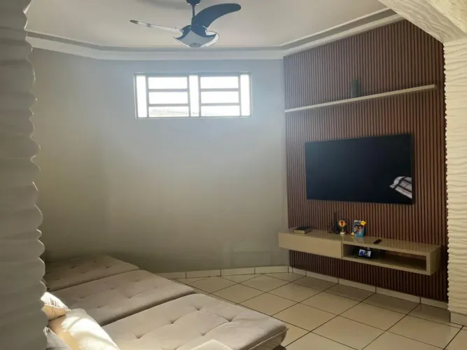 Otima casa em ponto comercial na Vila Virginia | Aqui na Imobiliária Rosa e Rangel