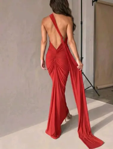 Vestido elegante vermelho cauda de sereia