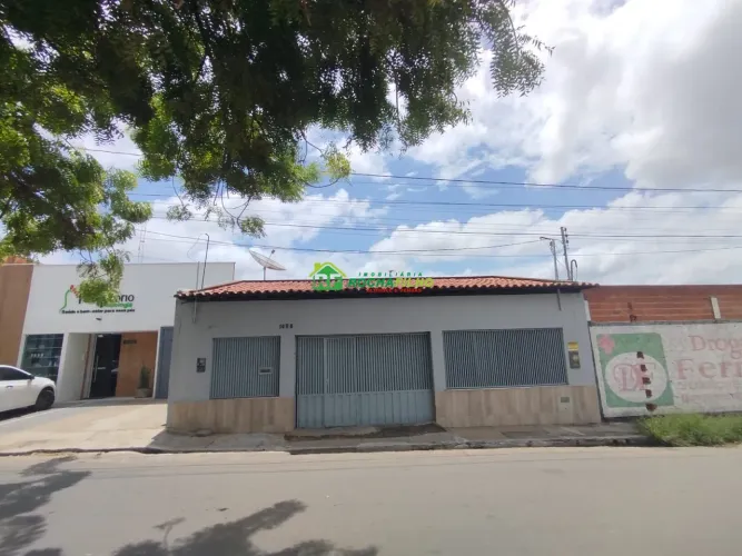 CASA RESIDENCIAL NO BAIRRO LURIVAL PARENTE.