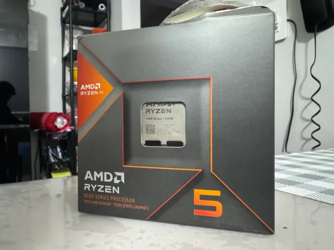 AMD Ryzen 5 8600G 6 Core/12 Thread + Cooler Box