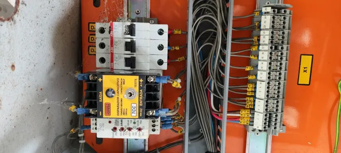 Relé pextron URB6104