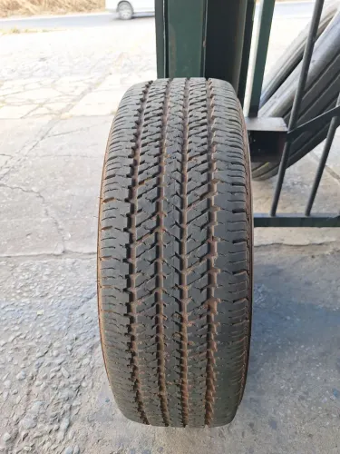 Pneu 245 70 16 Bridgestone (meia-vida)