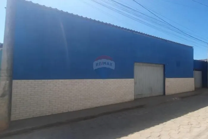 Galpão Amplo em Zona Mista  Ideal para Comércio ou Investimento!