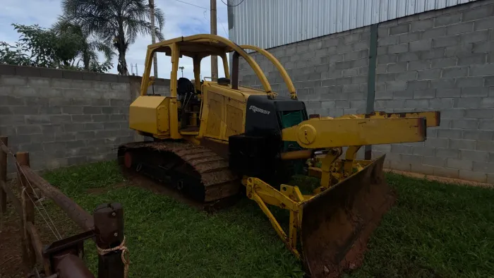 Trator esteira D150 New Holland 