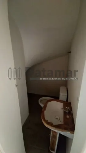 CASA COM 3 QUARTOS À VENDA NO RIO PEQUENO