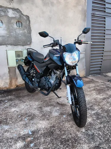 Moto em perfeito estado .