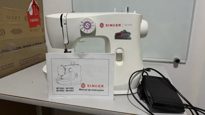 Maquina de costura Singer M1605 220W