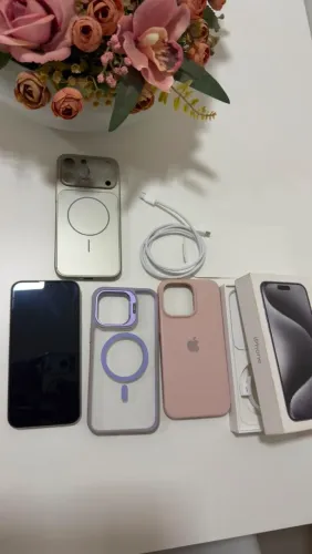 iPhone 15 Pro Max branco 