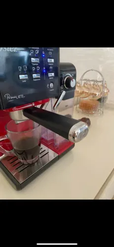 Cafeteira Oster PrimaLatte Automática - pó, sachê ou cápsulas.