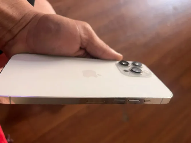 iPhone 13 pro Max branco